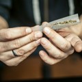 Marihuana je legalizovana i briše se 175.000 presuda za "duvanje"