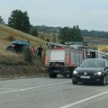 Teška saobraćajna nesreća na putu ka Zlatiboru! Vatrogasci seku automobil da bi izvukli povređene