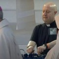 Sveštenik DJ hit na TikToku: Pravi najbolje rejv žurke, nastupao je i pred papom Franjom