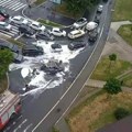 Požar kod Sava Centra: Crni dim kulja iz automobila, na licu mesta vatrogasci i policija (FOTO)