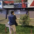 Studenti u blokadi bacili crvenu farbu i jaja na sedište SNS u Nišu