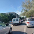 Kolaps u gradu: Saobraćaj otežan, blokade kod NIS-a i Prekršajnog suda