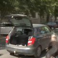 Automobil probio blokadu u Zemunu, pa oborio ženu