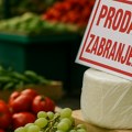 Redovna kontrola hrane na pijacama u Kragujevcu: Voće i povrće bezbedni, jedan sir povučen iz prodaje