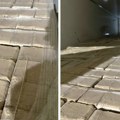 (Foto) Sprečen pokušaj krijumčarenja na Vatinu: Umesto prijavljenih cigareta, u kamionu krio 20 paleta briketa
