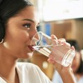 Gazirana voda ili česmovača: Koja bolje hidrira organizam