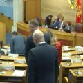 Skupština Crne Gore odbila srpsku trobojku: Poslanička većina ne haje za sopstvenu istoriju