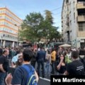 Protest ispred Radio-televizije Srbije nakon incidenta u kom je autom povređen devedesetogodišnjak