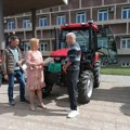 Grad sa 16,4 MILIONA pomogao 24 kragujevačka poljoprivrednika da kupe NOVE TRAKTORE (FOTO)