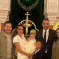 Jedan član porodice nije prisustvovao krštenju ćerke prije i Filipa: Brena došla sa Viktorom i novom snajkom, pevačicini baka…