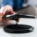 Bežično punjenje telefona jeste praktično, ali da li vam "ubija" bateriju