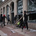 Prvi snimak nakon pljačke prodavnice u Parizu: Uzeli 400.000 evra, vlasnik očajan, sve polupali i slomili