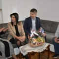 Naša podrška, snaga i oslonac su najstariji sugrađani: Irena Vujović i Arno Gujon u poseti bračnom paru Todorović