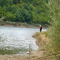 Bujanovački pecaroši ogorčeni na ribočuvare iz Leskovca: Kažnjavaju nas, a ne rade ništa na čišćenju tona smeća na…