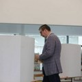 Vučić: Stranački telefonski centri ne samo da su dozvoljeni nego i poželjni