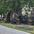 Tragedija kod kule: Poginula dvojica mladića u saobraćajnoj nesreći: Fotografije smrskanog automobila su jezive (foto/video)