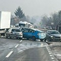 Kolaps na putu Požega - Arilje! Sudar dva automobila: Saobraćaj u prekidu, stvara se gužva