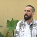 Danju sveštenik, noću stendap komičar: Neobičan životni put Dejana iz Bačke Palanke! Odao i foru kojom počinje nastup…