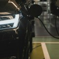 (Video) Električna limuzina koja puni bateriju za 100 sekundi Novo kinesko čudo!