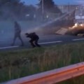 Video: Vodeni top na štrajkače u Francuskoj