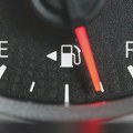 Zemlja koja zaustavlja automobile na granici ako nemaju skoro pun rezervoar