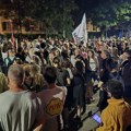 Protest grupa građana na navodnim adresama Macuta, Popadića i brata Ane Brnabić