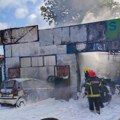 (Video) Ogroman požar kulja u Beogradu: Buktinja zahvatila vulkanizersku radnju, širi se gust dim