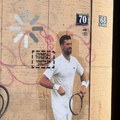 Oštećen mural Đokovića u centru Beograda: “PUMPAJ, PUMPAJ” prekriven crnilom (FOTO)