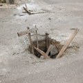 Novopazarka upala u rupu na putu do škole (VIDEO)