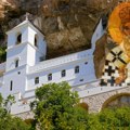 Bolesna muslimanka Fatima otišla u Ostrog po lek: Odbijala da se pokloni moštima Svetog Vasilija, počela je da podrhtava, a…
