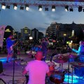 „Moondance“ zagrejao Kraljev trg uz hitove rok muzike,večeras tamburaši