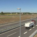 Šleper udario automobil u zaustavnoj traci na auto-putu Miloš Veliki, povređen vozač