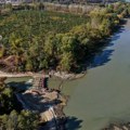 (Foto) Dunav kod Bezdana pao na istorijski minimum od -183 centimetra; šezdeset dana borbe sa sušom, mobilne pumpe spašavaju…