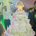 Otkrivamo koliko je koštala "neboderska" torta od 170 kg na romskoj svadbi na kojoj je pevala i Ceca