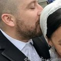 Zavirite na crkveno venčanje Jelene Pešić i mladena: Bračni par ponosno stao ispred oltara, mlada ne skida osmeh sa lica…