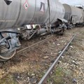 Podignute dve od četiri iskliznule vagon cisterne u Železničkoj stanici Ruma