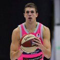 Ko je Nikola Đurišić, košarkaš koji je svojim igrama zaludeo Srbiju? Priprema se za draft, a potiče iz velike sportske…