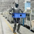 Humanoidni roboti sklapaju iPhone telefone u Foxconn fabrikama u Kini