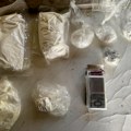 Policija u Sremskoj Mitrovici zaplenila tri kilograma amfetamina, uhapšene tri osobe