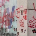 „Ubice, aj na izbore“, „Lustracija“,“Ološ“: Prostorije SNS u Novom Sadu ponovo ispisane crvenom farbom