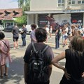 Policija sprečila blokadu Vojvode Stepe ispred VIŠER-a, studenti te škole tvrde da je priveden njihov kolega