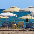 Srpski turisti nezadovoljni pereom Hladno more, gužva i morska trava