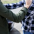 Šokantan snimak iz Makedonije: Žestoka tuča dvojice u centru grada, pa je sevnula sekira, građani bežali