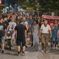 Zrenjaninci sinoć na protestu ispred prostorija SNS-a dali podršku pretučenim i uhapšenim Valjevcima Novi protesti ispred SNS-a…
