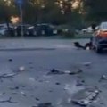 Teška saobraćajka: Delovi automobila rasuti po raskrsnici, vozilo teško oštećeno (video)