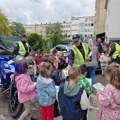 DEČJA NEDELJA Druženje mališana sa pripadnicima policije
