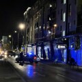Beba pala sa četvrtog sprata zgrade: Devojčica prevezena u bolnicu FOTO
