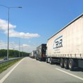AMSS: Teretnjaci na Batrovcima čekaju 15 sati, na prelazu Šid šest, na Bezdanu i Sremskoj Rači po pet časova
