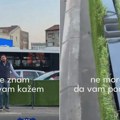 (VIDEO) "Tepisi" na Brankovom mostu: Posle stubića, ograda, lanaca i žardinjera, centar Beograda dobio novi "ukras"
