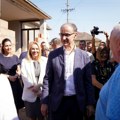 Država im pomogla da započnu novi život: Mladi izbeglički par kod Šida posetio i premijer Srbije
